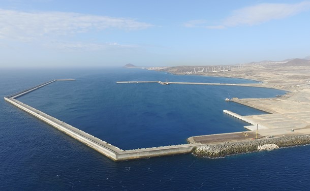 Protective work in the Port of Granadilla